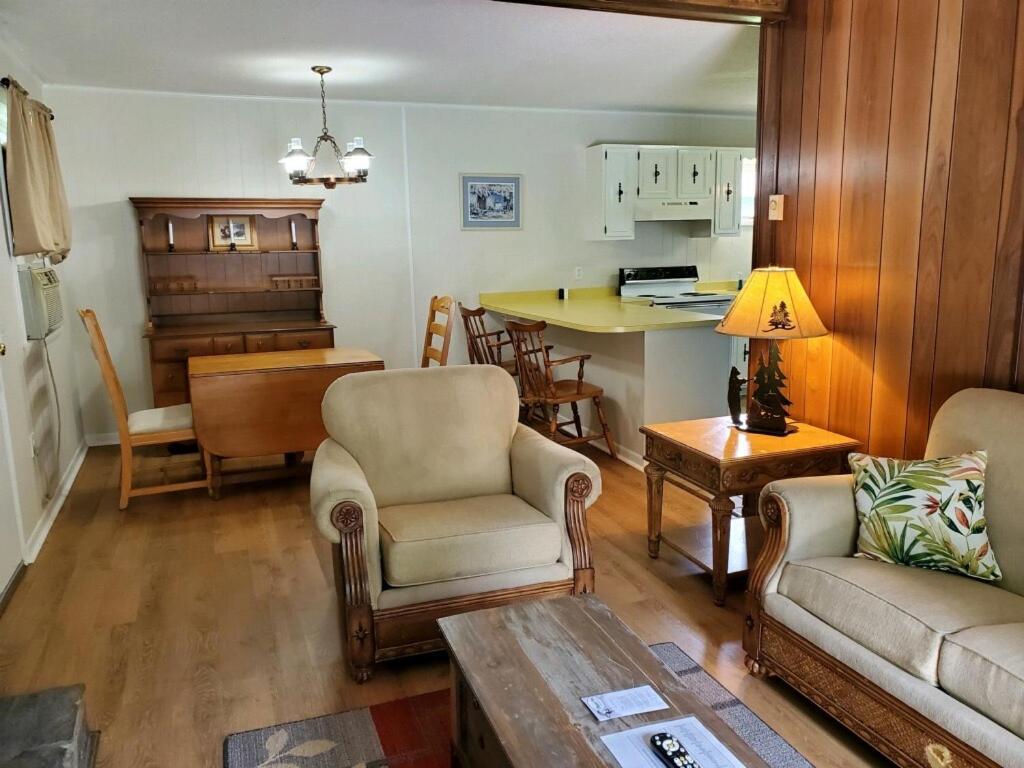 Meadowlark Motel With Restaurant & Bar แมกกีวาเลย์ ภายนอก รูปภาพ
