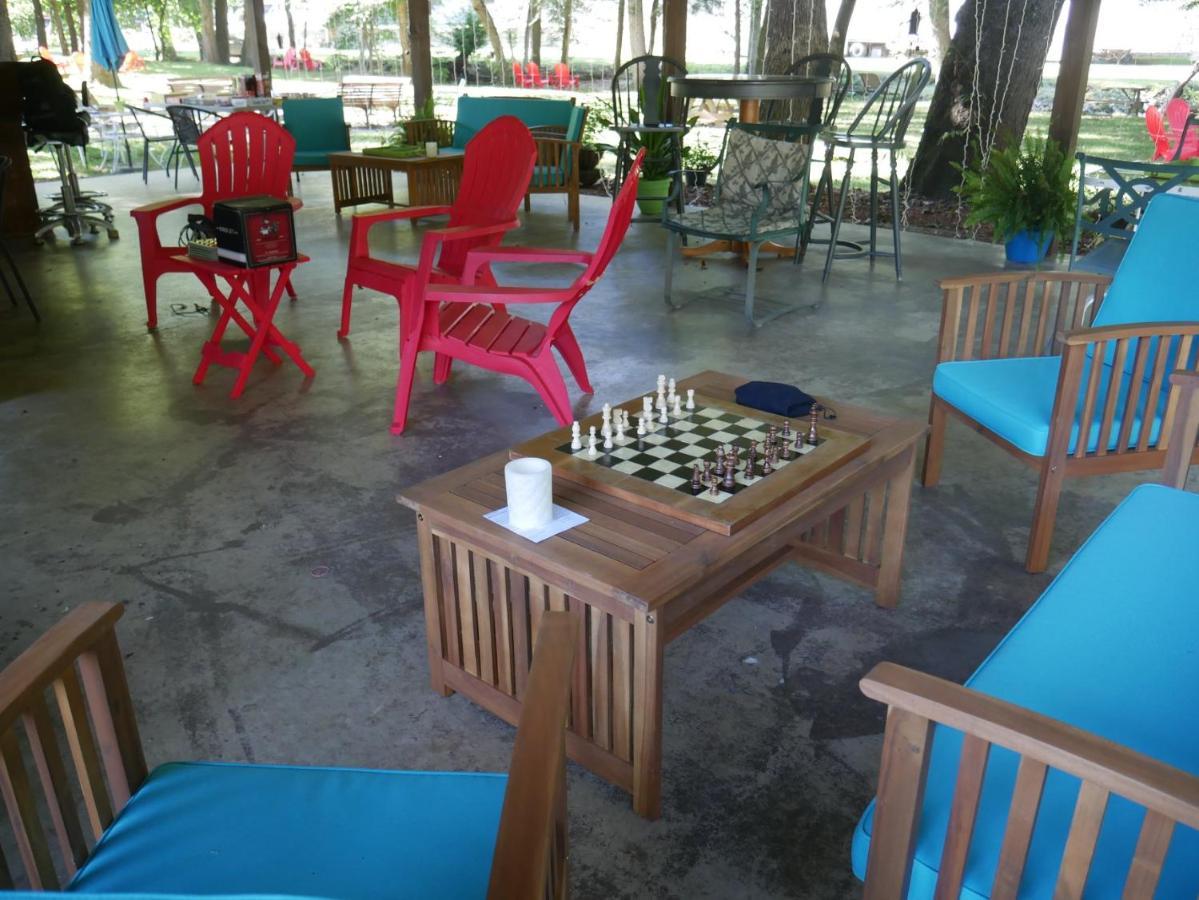 Meadowlark Motel With Restaurant & Bar แมกกีวาเลย์ ภายนอก รูปภาพ
