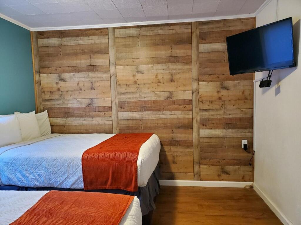 Meadowlark Motel With Restaurant & Bar แมกกีวาเลย์ ภายนอก รูปภาพ