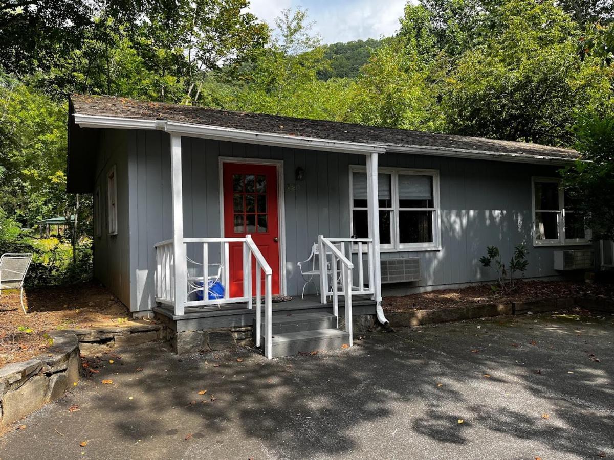 Meadowlark Motel With Restaurant & Bar แมกกีวาเลย์ ภายนอก รูปภาพ